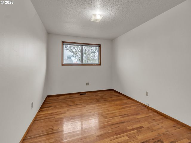 1749 THOMPSON Rd, Woodburn, OR 97071