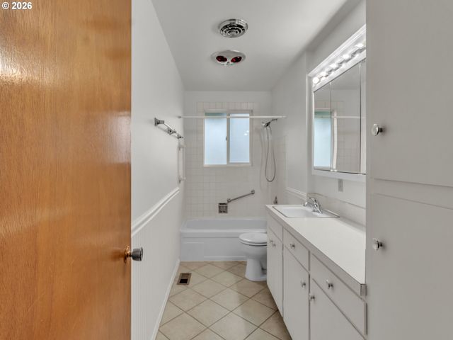 1749 THOMPSON Rd, Woodburn, OR 97071