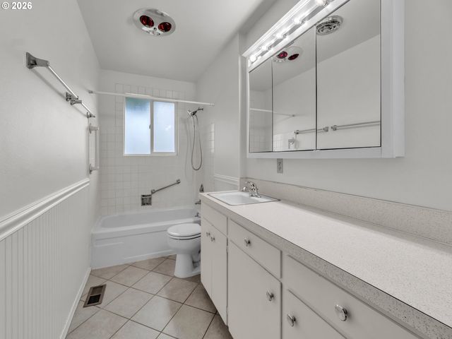 1749 THOMPSON Rd, Woodburn, OR 97071