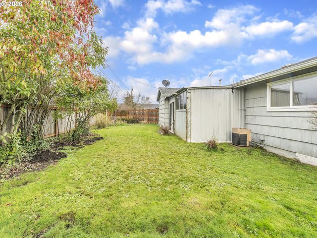 1749 THOMPSON Rd, Woodburn, OR 97071