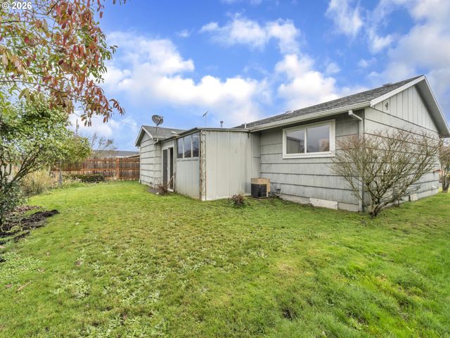 1749 THOMPSON Rd, Woodburn, OR 97071