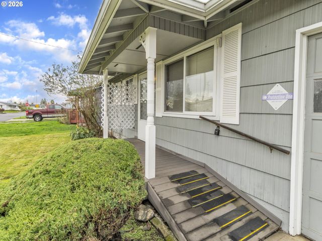 1749 THOMPSON Rd, Woodburn, OR 97071