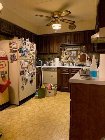 900 S River Road 4A, Des Plaines, IL 60016