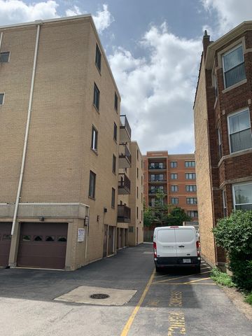 900 S River Road 4A, Des Plaines, IL 60016