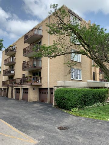 900 S River Road 4A, Des Plaines, IL 60016