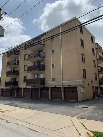 900 S River Road 4A, Des Plaines, IL 60016