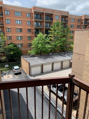 900 S River Road 4A, Des Plaines, IL 60016
