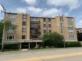 900 S River Road 4A, Des Plaines, IL 60016