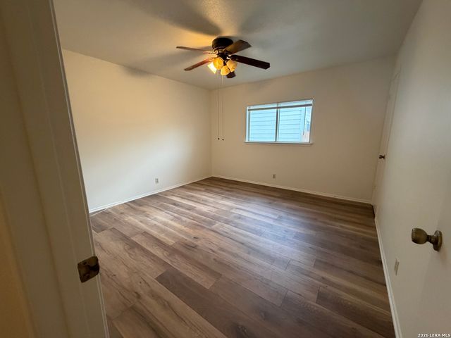 7643 Chatsworth, San Antonio, TX 78250