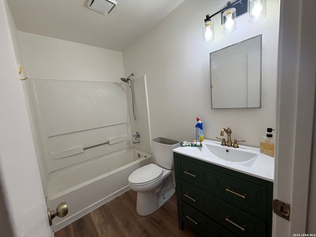 7643 Chatsworth, San Antonio, TX 78250