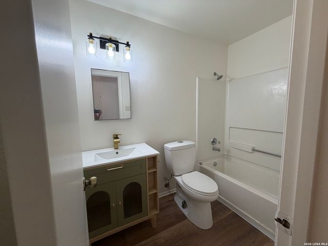 7643 Chatsworth, San Antonio, TX 78250