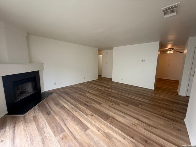 7643 Chatsworth, San Antonio, TX 78250