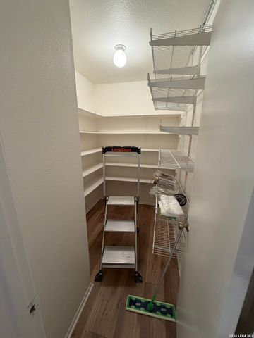 7643 Chatsworth, San Antonio, TX 78250