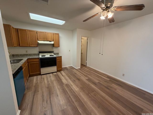 7643 Chatsworth, San Antonio, TX 78250