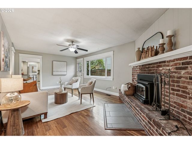 7670 Sw DANIELLE Ave, Beaverton, OR 97008