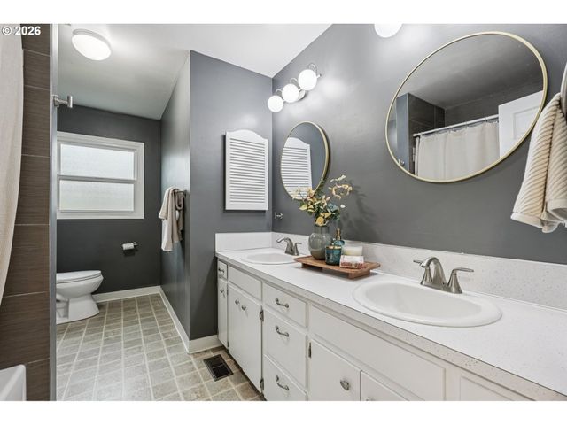 7670 Sw DANIELLE Ave, Beaverton, OR 97008