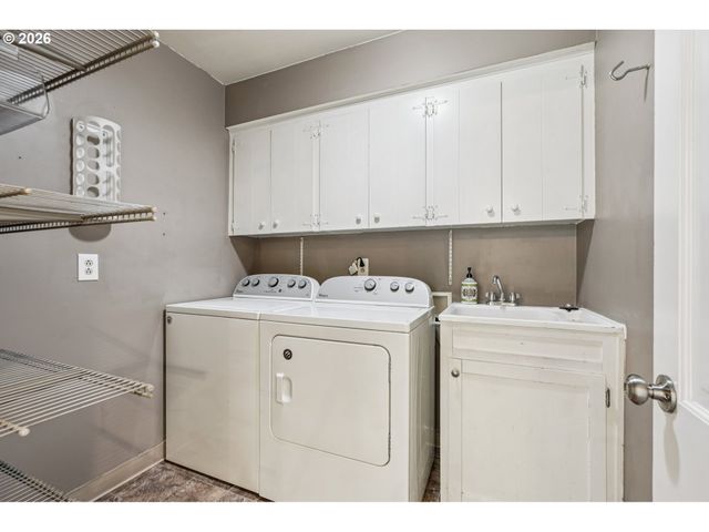 7670 Sw DANIELLE Ave, Beaverton, OR 97008