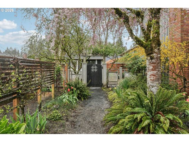 7670 Sw DANIELLE Ave, Beaverton, OR 97008