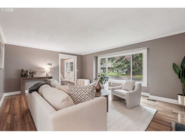 7670 Sw DANIELLE Ave, Beaverton, OR 97008