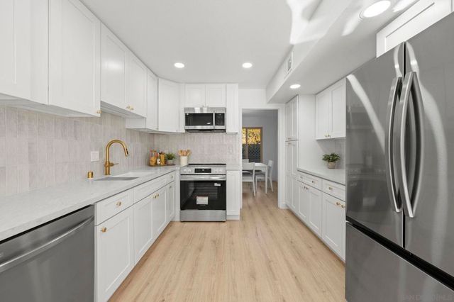 9951 Caminito Chirmolla, San Diego, CA 92131