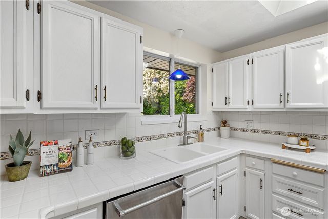 21718 88th Avenue W, Edmonds, WA 98026