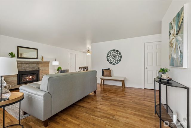 21718 88th Avenue W, Edmonds, WA 98026