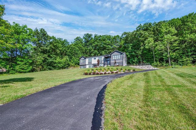 31 Walnut Ridge Lane, Bloomingburg, NY 12721