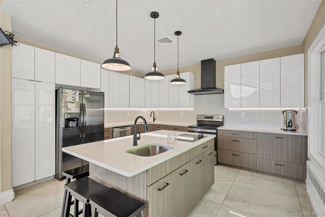 31 Walnut Ridge Lane, Bloomingburg, NY 12721