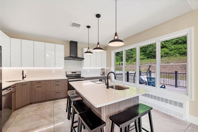 31 Walnut Ridge Lane, Bloomingburg, NY 12721