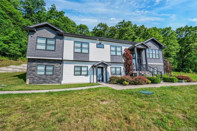 31 Walnut Ridge Lane, Bloomingburg, NY 12721