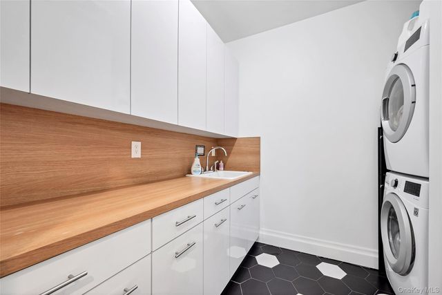 31 Walnut Ridge Lane, Bloomingburg, NY 12721