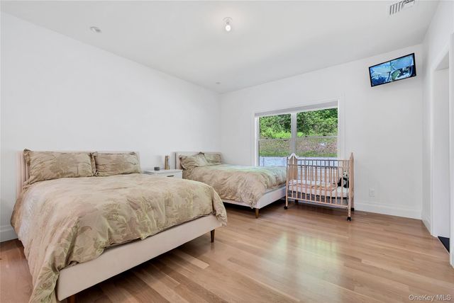 31 Walnut Ridge Lane, Bloomingburg, NY 12721