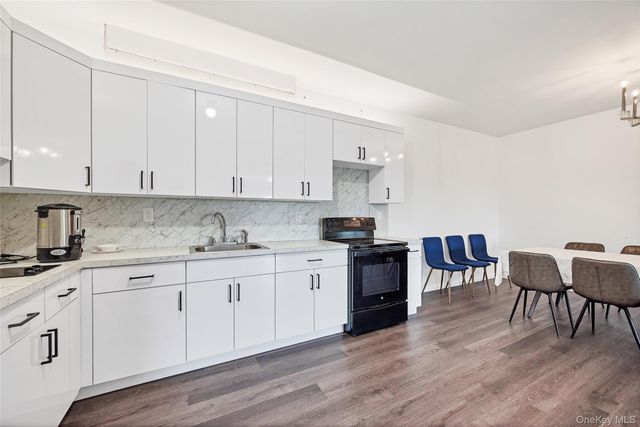 31 Walnut Ridge Lane, Bloomingburg, NY 12721