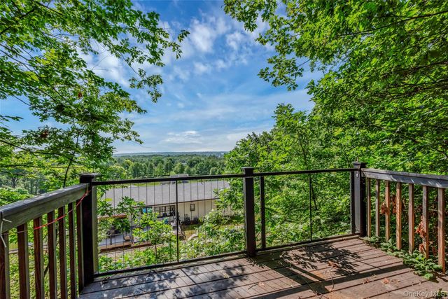 31 Walnut Ridge Lane, Bloomingburg, NY 12721