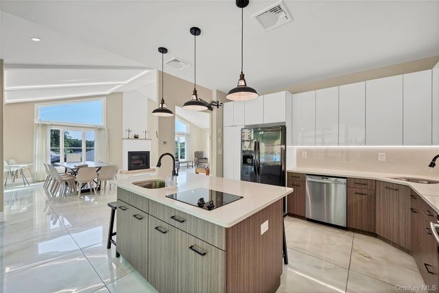 31 Walnut Ridge Lane, Bloomingburg, NY 12721