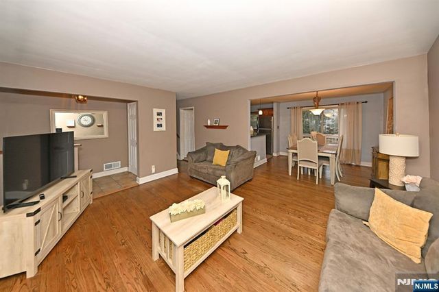 243 Devon Road, Twp Of Washington, NJ 07676