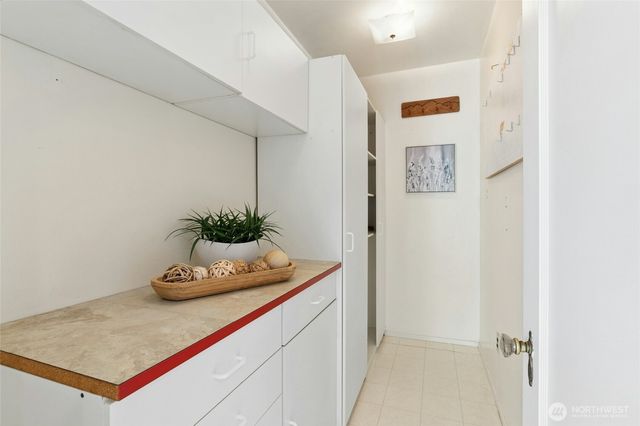 9710 8th Avenue NE, Seattle, WA 98115