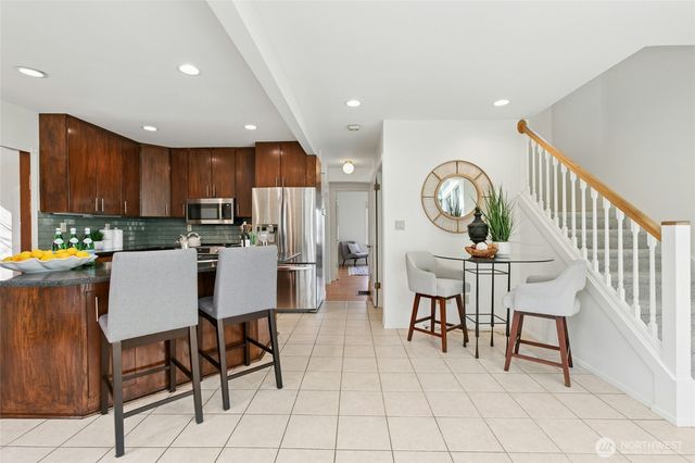 9710 8th Avenue NE, Seattle, WA 98115