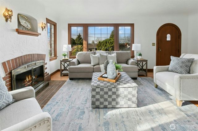 9710 8th Avenue NE, Seattle, WA 98115