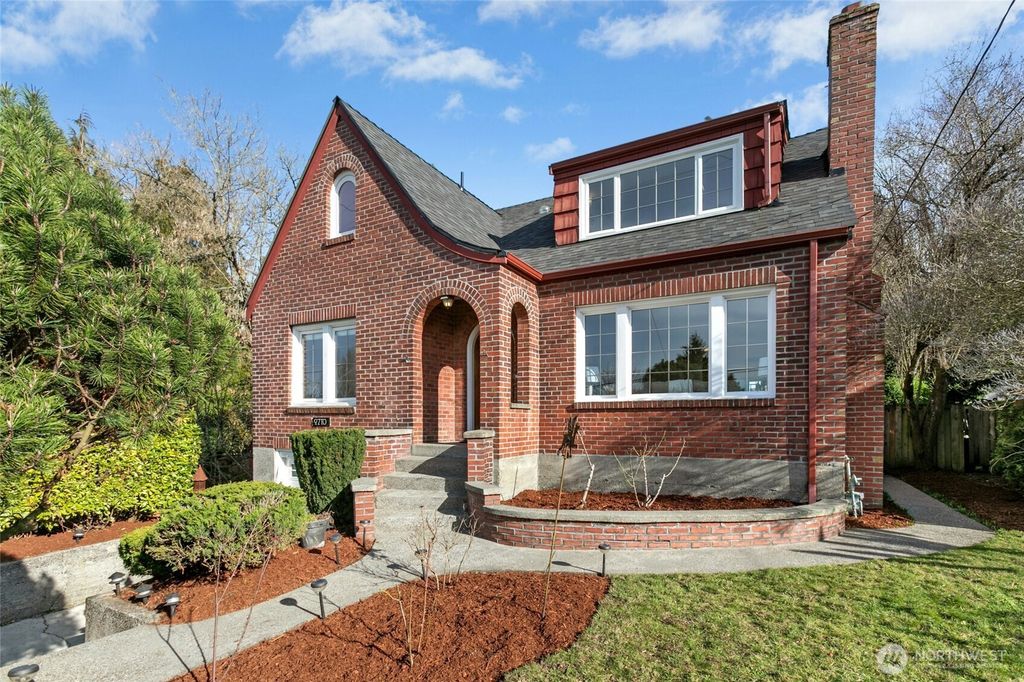 9710 8th Avenue NE, Seattle, WA 98115