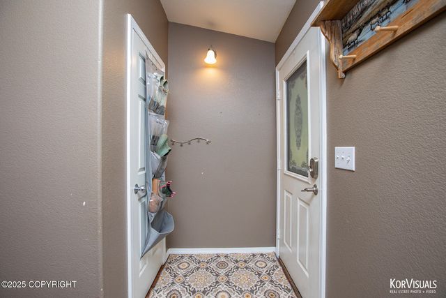 8501 E EMPIRE Circle, Palmer, AK 99645