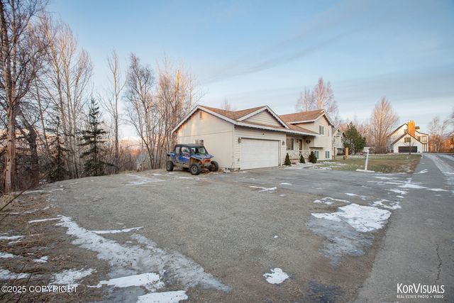 8501 E EMPIRE Circle, Palmer, AK 99645