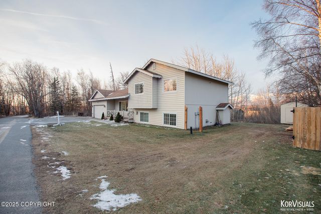 8501 E EMPIRE Circle, Palmer, AK 99645