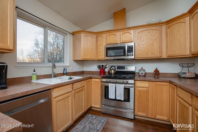 8501 E EMPIRE Circle, Palmer, AK 99645