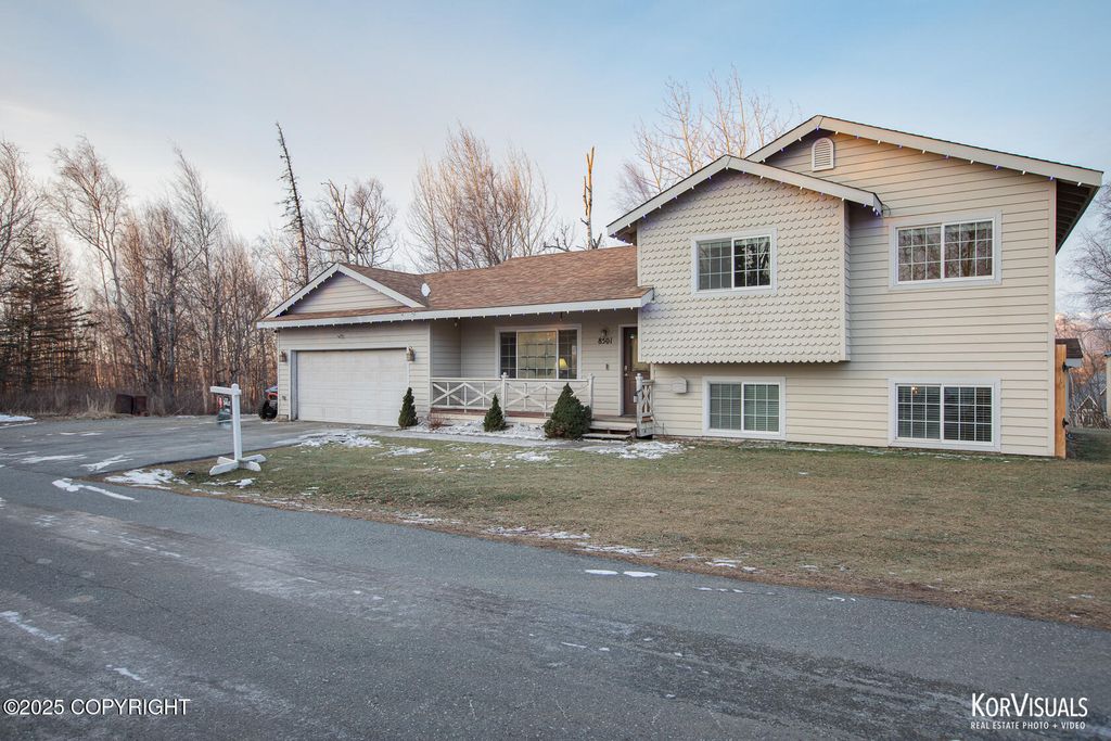 8501 E EMPIRE Circle, Palmer, AK 99645