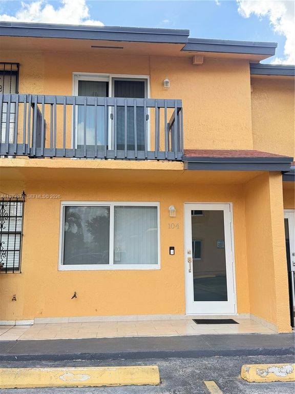 2201 W 52nd St 104, Hialeah, FL 33016