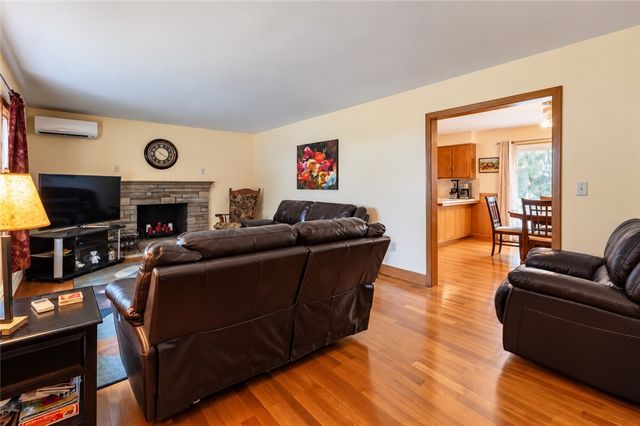 41 Wildwood Avenue, East Providence, RI 02916
