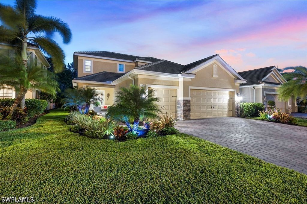 3675 Canopy CIR, Naples, FL 34120