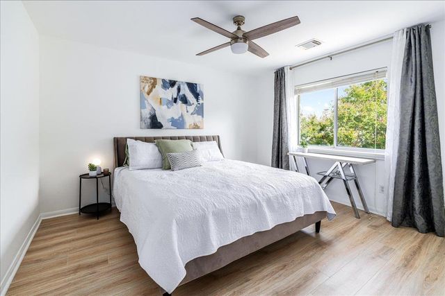 49 Hedgebrook WAY, The Hills, TX 78738