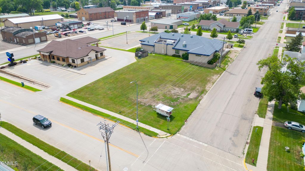 145 5th Avenue NE, Valley City, ND 58072 photo 2